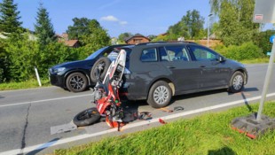 Crash in Straßwalchen: Motorrad gegen Auto