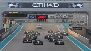 Künftige Formel-1-Fahrer wollen besser auf ihre erste Saison vorbereitet werden – womöglich mithilfe eines Sprintrennens in Abu Dhabi. (Bild: AFP/APA/Getty Images via AFP/GETTY IMAGES/Chris Graythen)