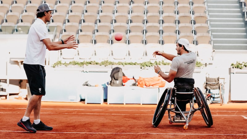 Langmann with his coach Oliver Hagenauer. (Bild: GEPA/GEPA pictures)