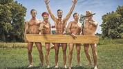 „Ab auf die Wiesn“ singen die Mannen rund um Frontmann Philipp Rafetseder (M.) mit Blick auf das ...