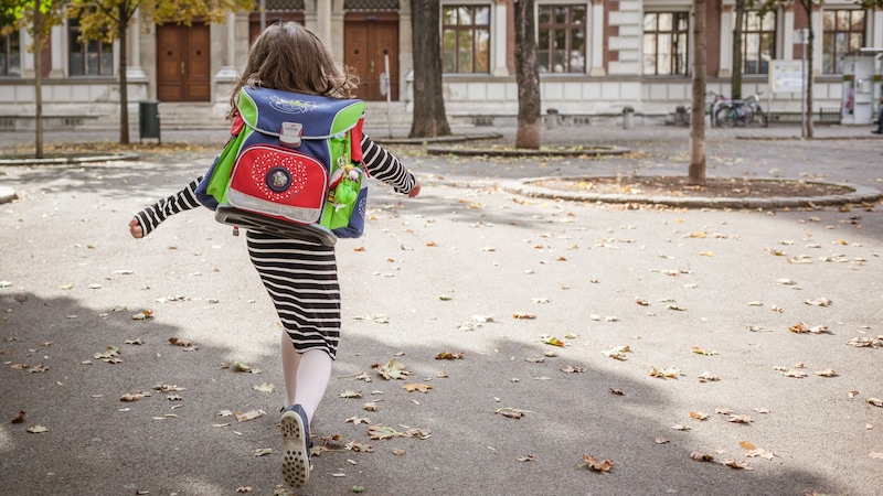 Making the route to school as safe as possible for children is a key concern for many mayors. (Bild: ©Stephan_Doleschal)