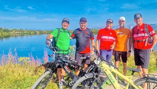 Ehrenbachhöhe reservoir with Franz Posch, mountain railroad board member Christian Wörister, Toni Sil-berberger, Tiroler board member Franz Mair and Claus Meinert, CR "Tiroler Krone" (from left). (Bild: Silberberger Toni)