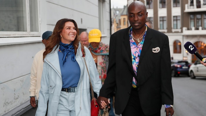 Märtha Louise und Durek Verrett nach ihrer Ankunft beim Geirangerfjord.