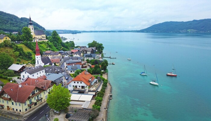 Am Attersee findet Beatrix der Niederlande zwischen den Festspiel-Aufführungen Zeit zum ...
