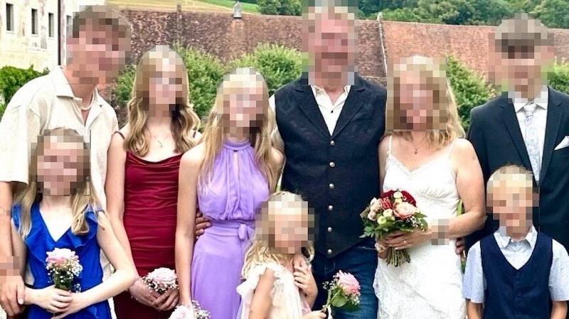 Die Großfamilie aus Oberösterreich (Bild: ServusTV, Krone KREATIV)