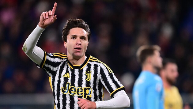 Federico Chiesa will no longer wear black and white, but red. (Bild: AFP/APA/Marco BERTORELLO)