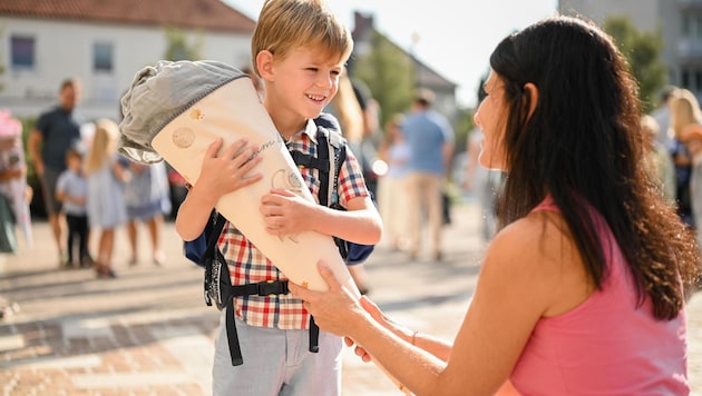 Young people are starting school: 69,621 primary school pupils, 42,352 secondary school pupils and 2,762 pupils at polytechnic schools. But there are also 38,484 grammar school pupils and 33,301 at vocational schools. A total of 18,844 Taferlklassler will be attending school for the first time in the vast country from Monday. (Bild: Wenzel Markus)