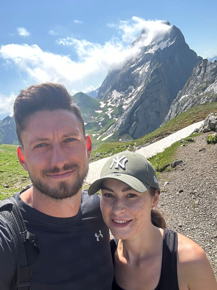 "Dirni" hiking with girlfriend Lena.