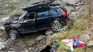 Dieser Wagen stürzte von der Bundesstraße in die Möll.