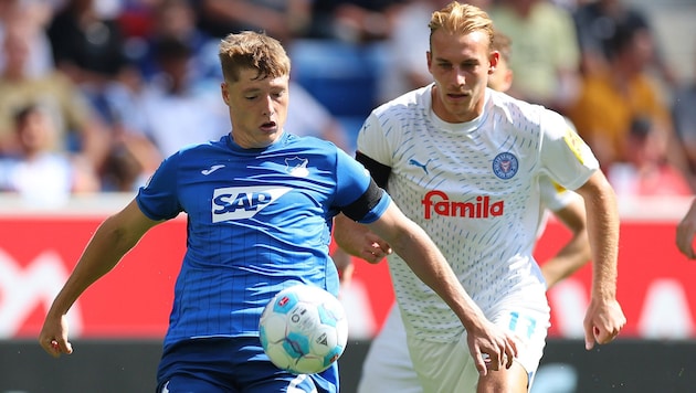 Alexander Prass (left) has already been able to get his first minutes for his new club Hoffenheim. (Bild: GEPA/GEPA pictures)