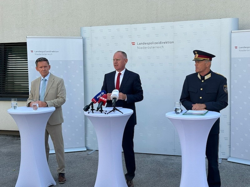 Pfandler, Karner, Popp bei der Pressekonferenz nach dem Fahndungserfolg (Bild: Thomas Werth)