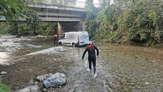 Mitten in der Weißache kam der Transporter zum Stillstand. (Bild: ZOOM Tirol/Krone KREATIV)