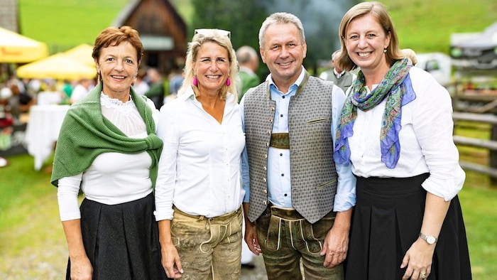 Maria Pein und Franz Titschenbacher (Landwirtschaftskammerbosse) und LR Barbara Eibinger-Miedl ...