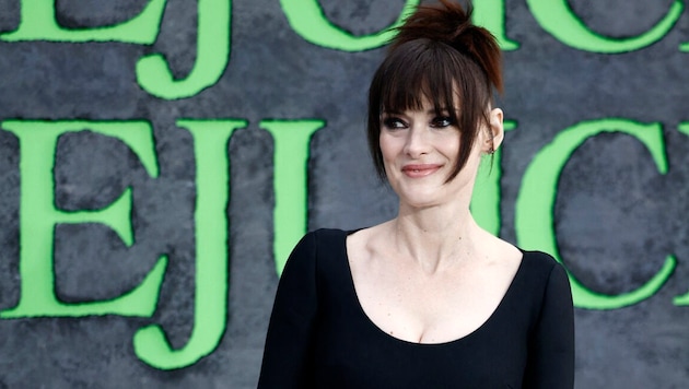 Winona Ryder at the premiere of "Beetlejuice Beetlejuice" in London (Bild: APA Pool/AFP/BENJAMIN CREMEL)