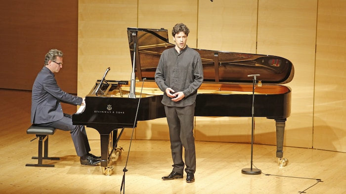 Begleitet wird Andrè Schuen vom Pianisten Daniel Heide.