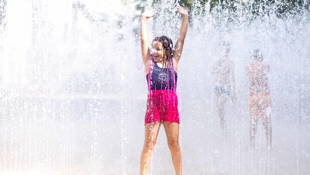 Pure fun reigns at Martin-Luther-Platz, little Linzers enjoy the cool water. (Bild: Einöder Horst)