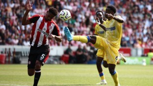 Marc Guehi (r.) bleibt bei Crystal Palace.