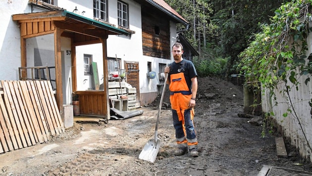 Mathias Weiss ist noch immer mit Aufräumarbeiten beschäftigt. (Bild: Kevin Geißler)