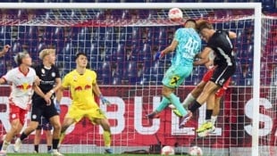 Der Sturm-Goalie köpfte in der letzten Sekunde zum Ausgleich ein. (Bild: GEPA/GEPA pictures)