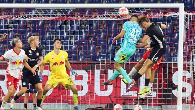 Der Sturm-Goalie köpfte in der letzten Sekunde zum Ausgleich ein. (Bild: GEPA/GEPA pictures)