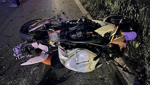 Der Motorradlenker wurde schwer verletzt. (Bild: FF Obervogau)