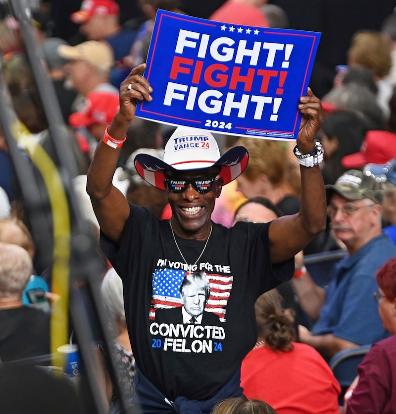 The crowd in Johnstown was enormous. Thousands made a pilgrimage to Trump's speech (Bild: AP)