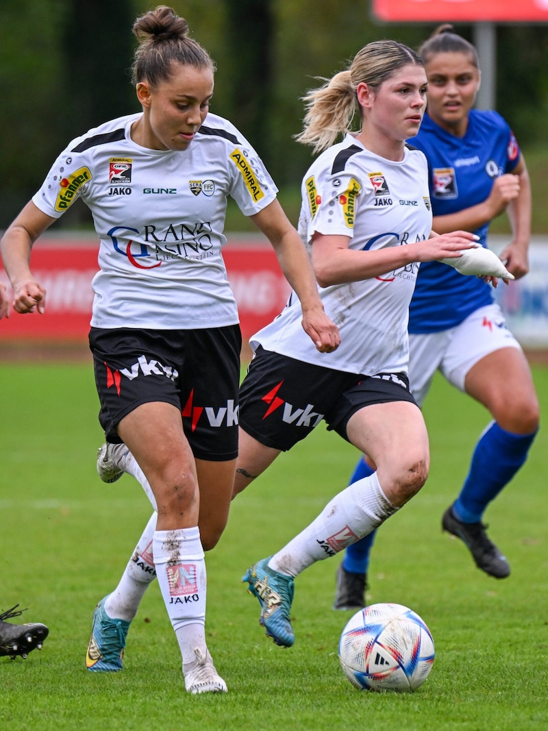 Linda Natter (l.) and Eileen Campbell scored against Dornbirn in October 2023 - neither of them play for Altach anymore. (Bild: GEPA pictures)