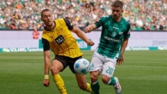 Romano Schmid (rechts) und seine Bremer setzten Dortmund zu. (Bild: APA/AFP/AXEL HEIMKEN)