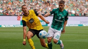 Werder Bremen, der Verein von ÖFB-Legionär Romano Schmid (re.), kehrt X den Rücken.  (Bild: AFP/APA/AXEL HEIMKEN)