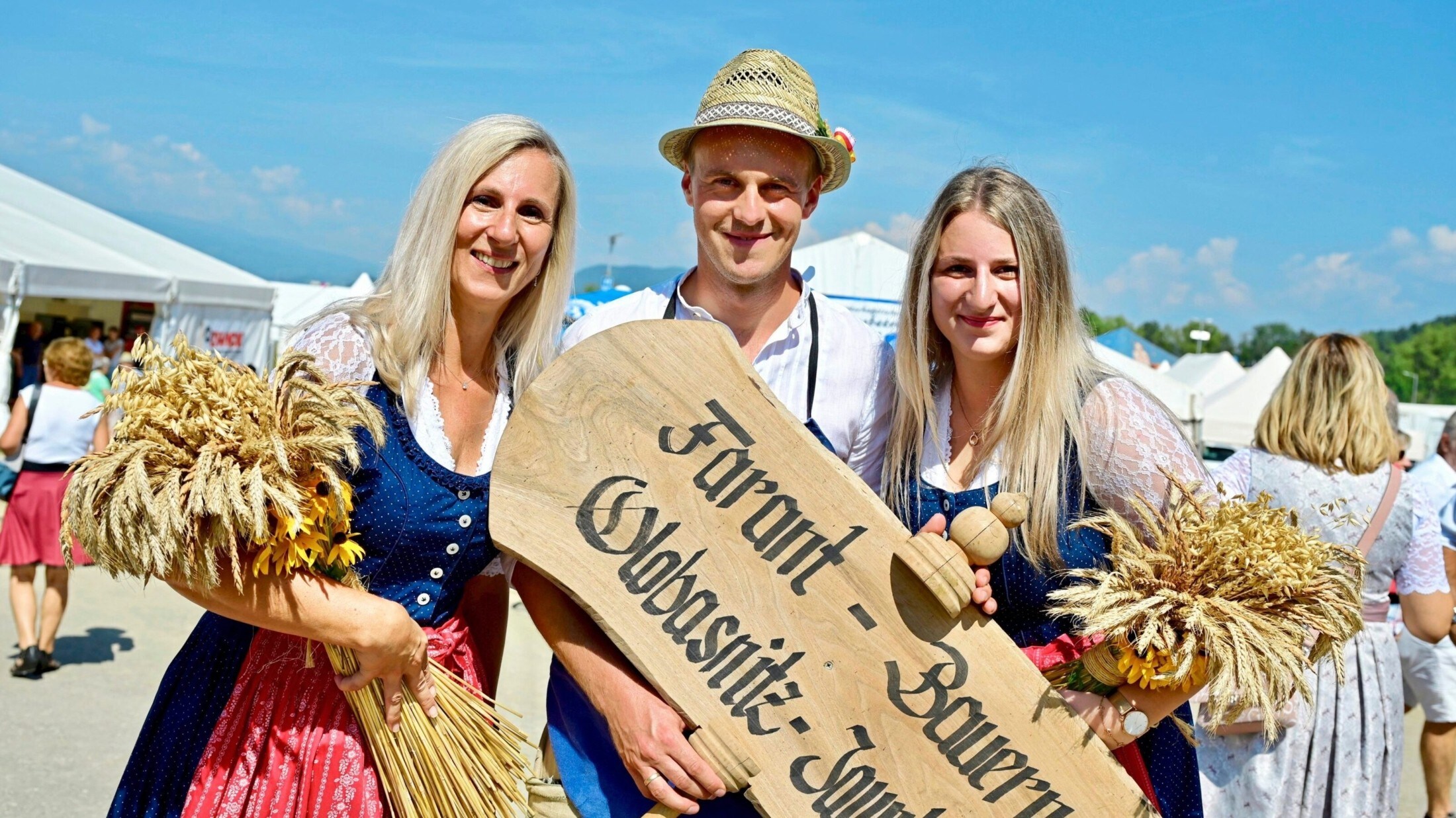 Farant farmers are also present at the meadow market.