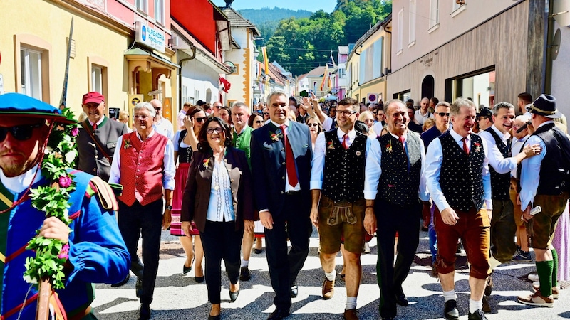 A celebration that even politicians like to join in. This year, Federal Chancellor Karl Nehammer was also in Bleiburg. (Bild: Evelyn Hronek/EVELYN HRONEK)