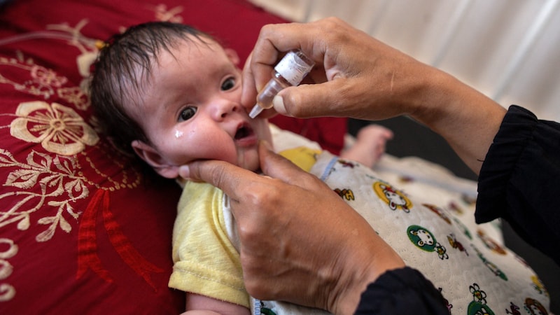 The aim of the polio vaccination campaign is to reach more than 90 percent of children under the age of ten. (Bild: AFP/Jihad Al-Sharafi)