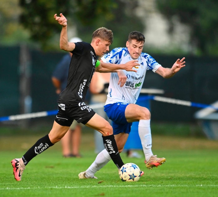 Wachernig (re.) und Treibach müssen bei Oedt ran.