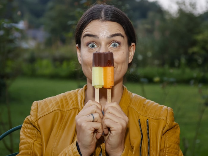 Star soprano with a double lollipop