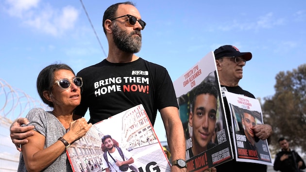 Hersh Goldberg-Polin's parents mourn the loss of their son. They had recently commemorated their son's fate at the Democratic Party convention in Chicago. (Bild: AP)