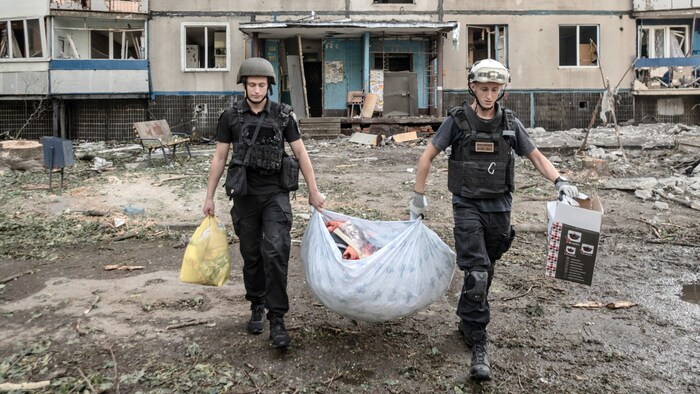 Ukrainian soldiers in Kharkiv