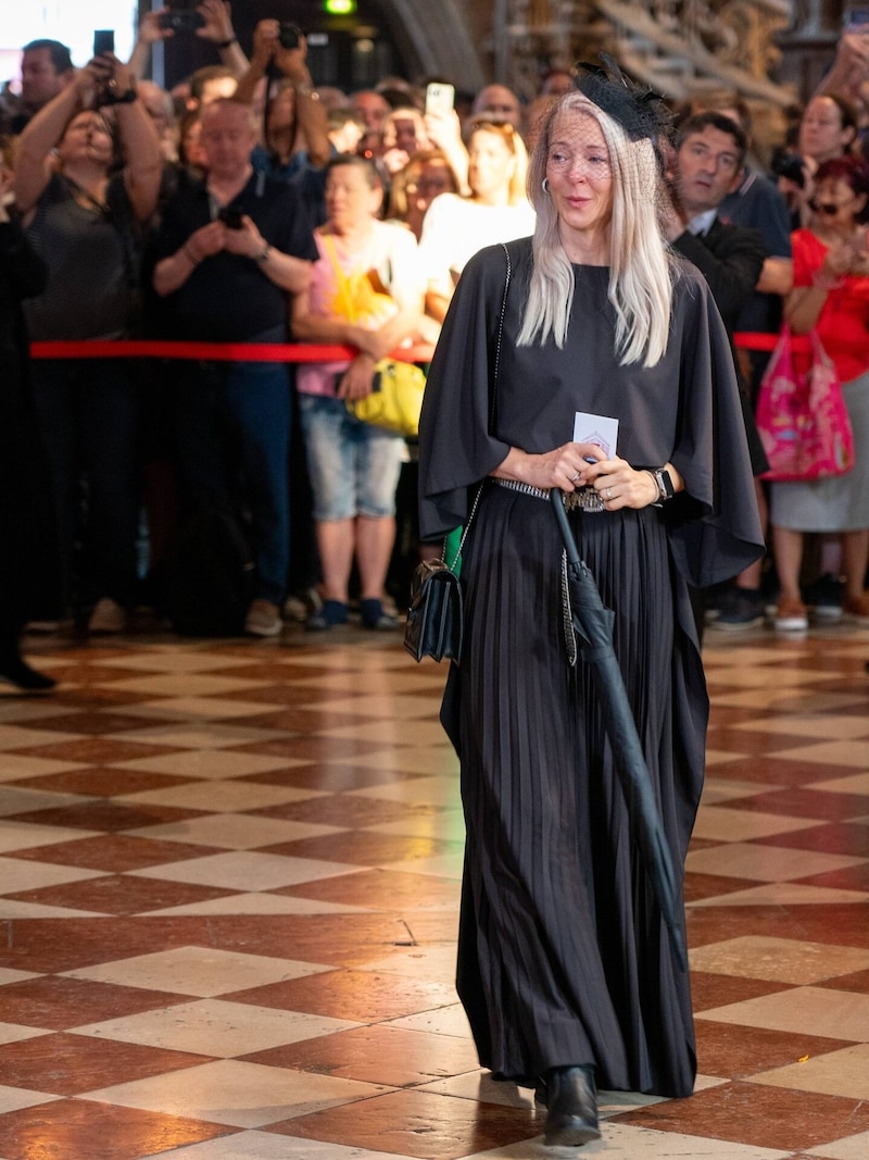 Simone Lugner at the funeral service in St. Stephen's Cathedral (Bild: picturedesk.com/Andreas Tischler)