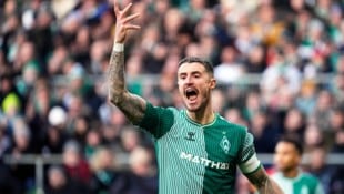 Werder-Kapitän Marco Friedl und sein Team sind plötzlich Außenseiter im Duell gegen einen ...