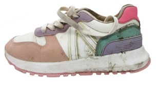 Die deutsche Polizei hofft, dass jemanden ein solcher Sneaker aufgefallen ist. 