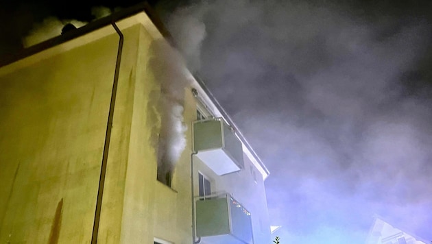 A fire broke out in an apartment in Alexander-Haidenthaller-Straße in Salzburg - the fire department was able to extinguish everything within 15 minutes (Bild: Markus Tschepp)