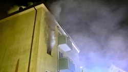 In der Alexander-Haidenthaller-Straße in Salzburg kam es in einer Wohnung zu einem Brand – die Feuerwehr konnte binnen 15 Minuten alles löschen (Bild: Markus Tschepp)