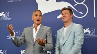 George Clooney und Brad Pitt bei ihrer Pressekonferenz beim Filmfestival von Venedig (Bild: APA Pool/AFP/Alberto PIZZOLI)