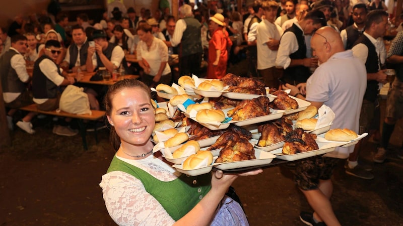 Knusprige Grillhendln waren der Renner (Bild: Jauschowetz Christian/Christian Jauschowetz)