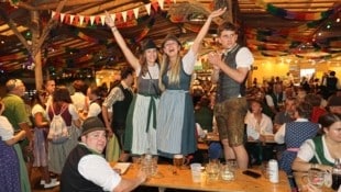 Partystimmung! Tausende feierten im urigen Altausseer Bierzelt. (Bild: Jauschowetz Christian/Christian Jauschowetz)