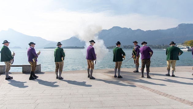 Schützen aus zwölf Nationen trafen sich im Salzkammergut, um gemeinsam ihre Traditionen vor malerischer Kulisse zu feiern. (Bild: Daniel Ebner)