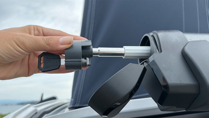 The crank handle for the awning is now integrated into the housing - practical!