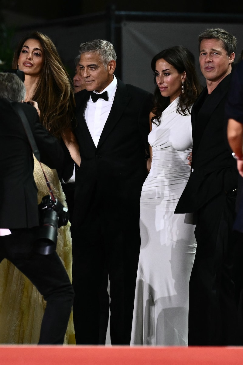 George Clooney came with his Amal, Brad Pitt for the first time with Ines de Ramon. (Bild: AFP)