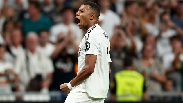 Kylian Mbappe is relieved after scoring his first league goals for Real Madrid. (Bild: Copyright 2024 The Associated Press. All rights reserved.)