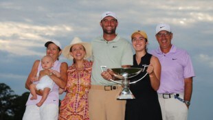 Scottie Scheffler feiert mit seiner Familie.