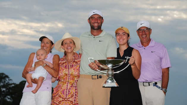 Scottie Scheffler celebrates with his family. (Bild: 2024 Getty Images)